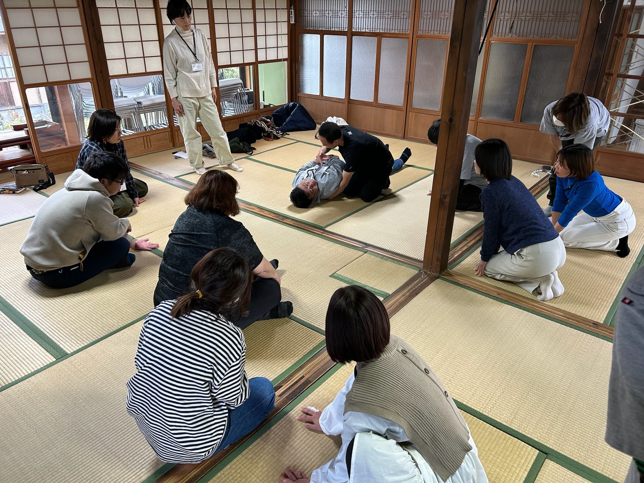 寝返り介助の実技